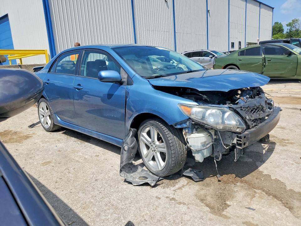 5YFBU4EE6DP196417 2013 TOYOTA COROLLA photo no. 4