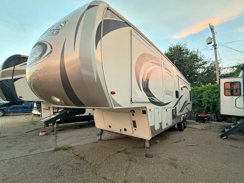 2017 Forest River Columbus Compass Series SLIDE-IN CAMPER — Фото 2 из 12