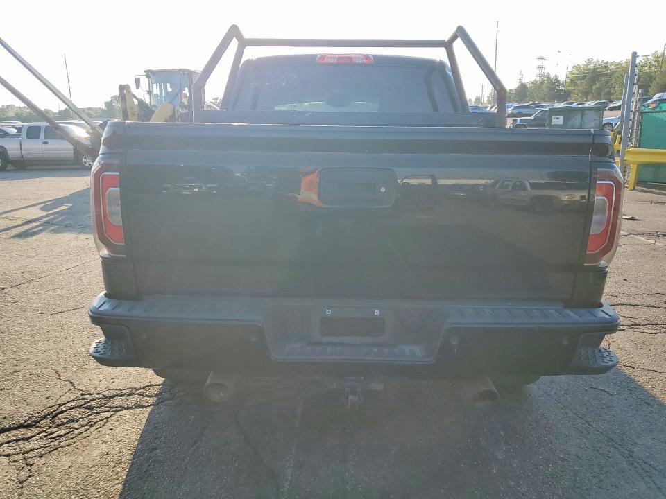 2017 GMC SIERRA K1500 SLT — Фото 6 из 12