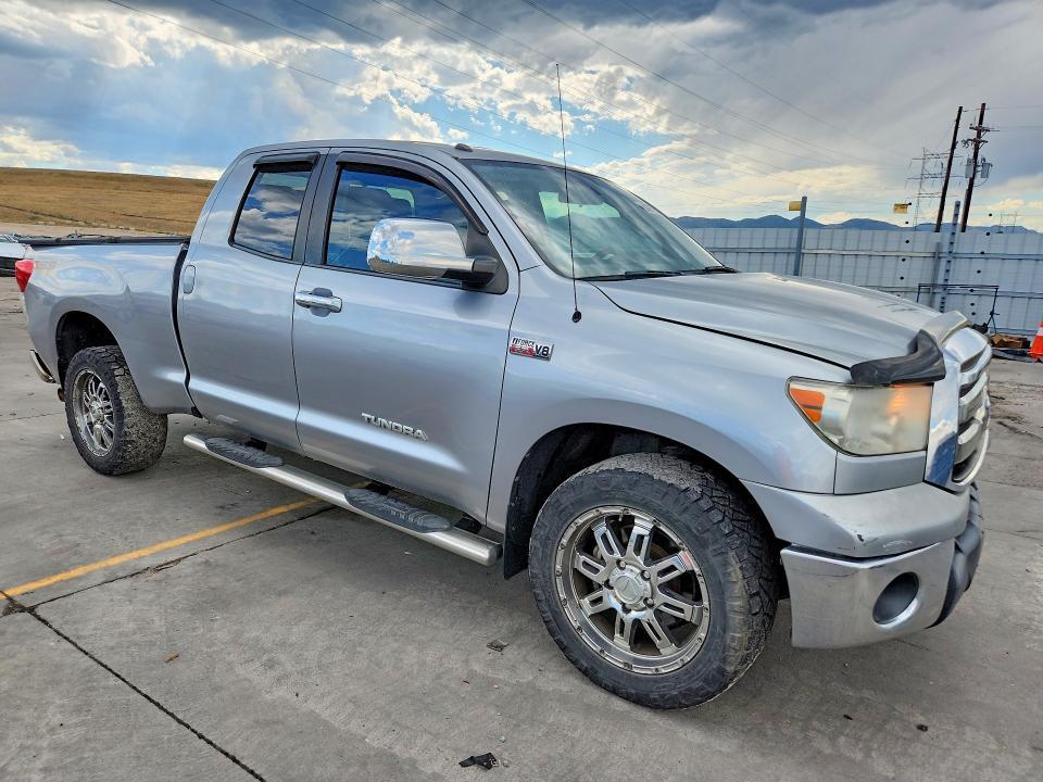 2013 TOYOTA TUNDRA DOUBLE CAB SR5 — Фото 4 из 12