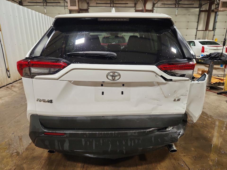 2022 TOYOTA RAV4 LE — Фото 6 из 13