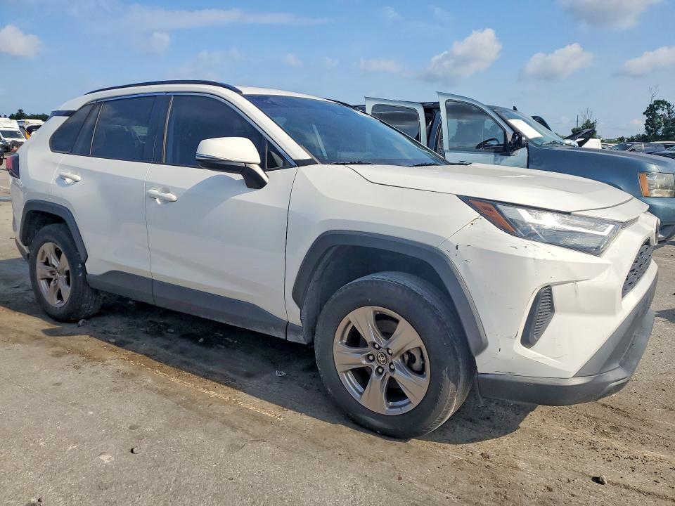 2022 TOYOTA RAV4 XLE — Фото 4 из 13