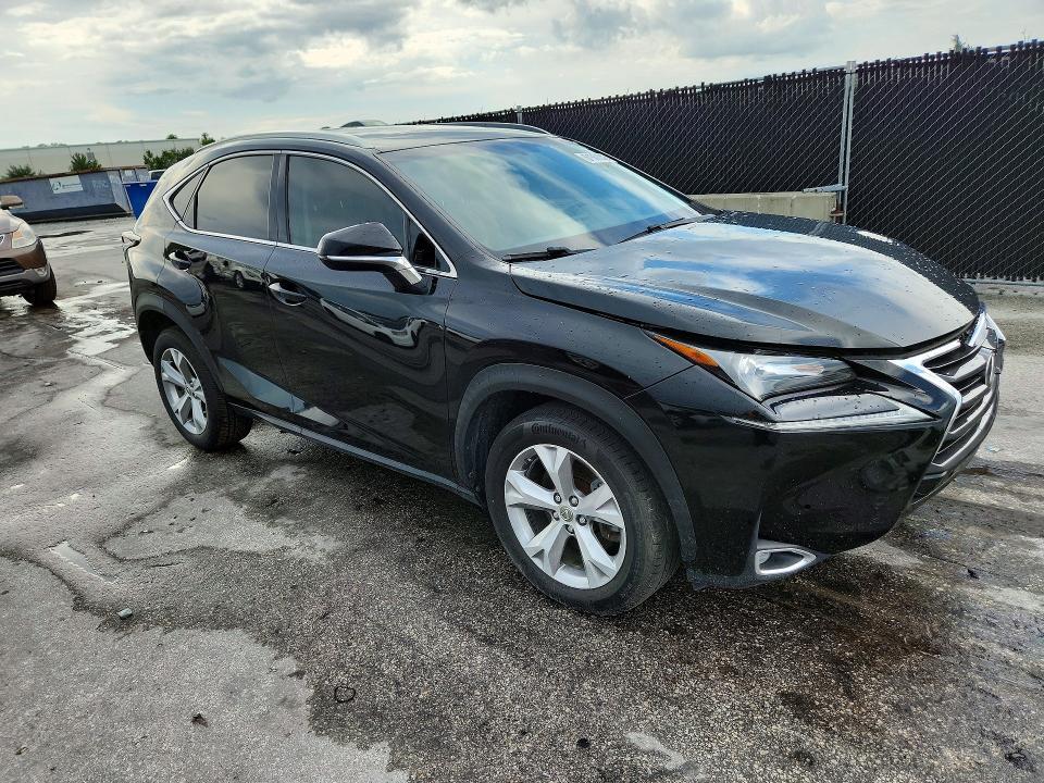 2017 LEXUS NX 200T BASE — Фото 4 из 13