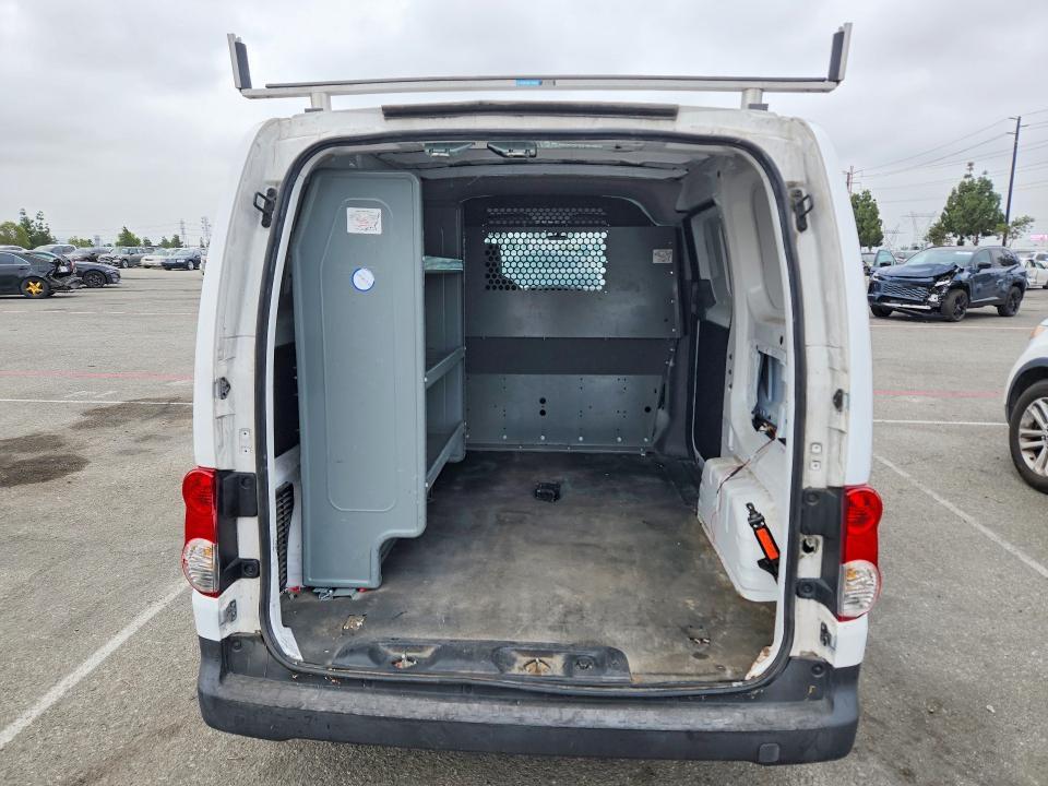 2017 NISSAN NV200 S — Фото 6 из 12