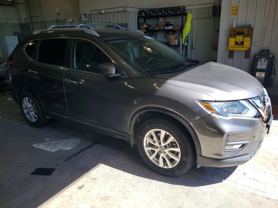 5N1AT2MM4HC735607 2017 NISSAN ROGUE photo no. 4