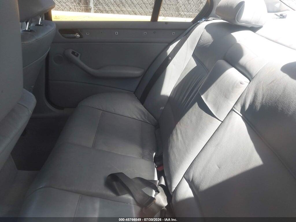 WBAAV53481FJ64240 2001 BMW 330I photo no. 8