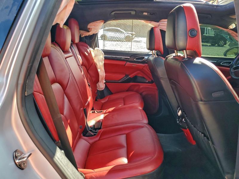 2017 PORSCHE CAYENNE GTS — Фото 11 из 13