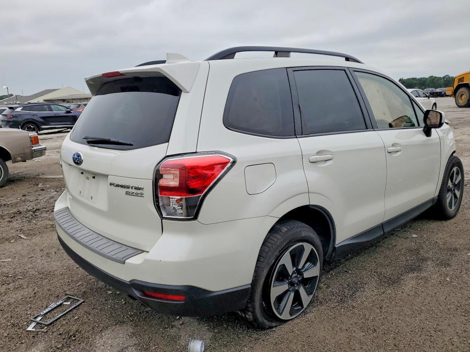 JF2SJAGC3HH585750 2017 SUBARU FORESTER photo no. 3