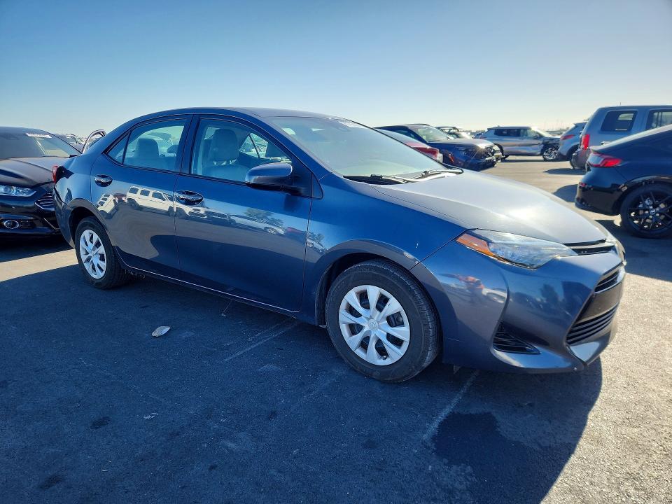 2017 TOYOTA COROLLA LE ECO — Фото 4 из 12