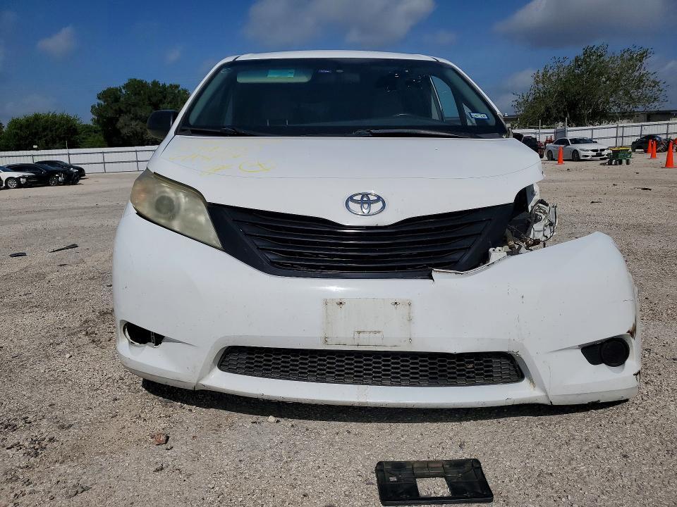 5TDZZ3DC9HS849510 2017 TOYOTA SIENNA photo no. 5