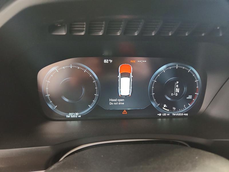2017 VOLVO XC90 T6 — Фото 9 из 13