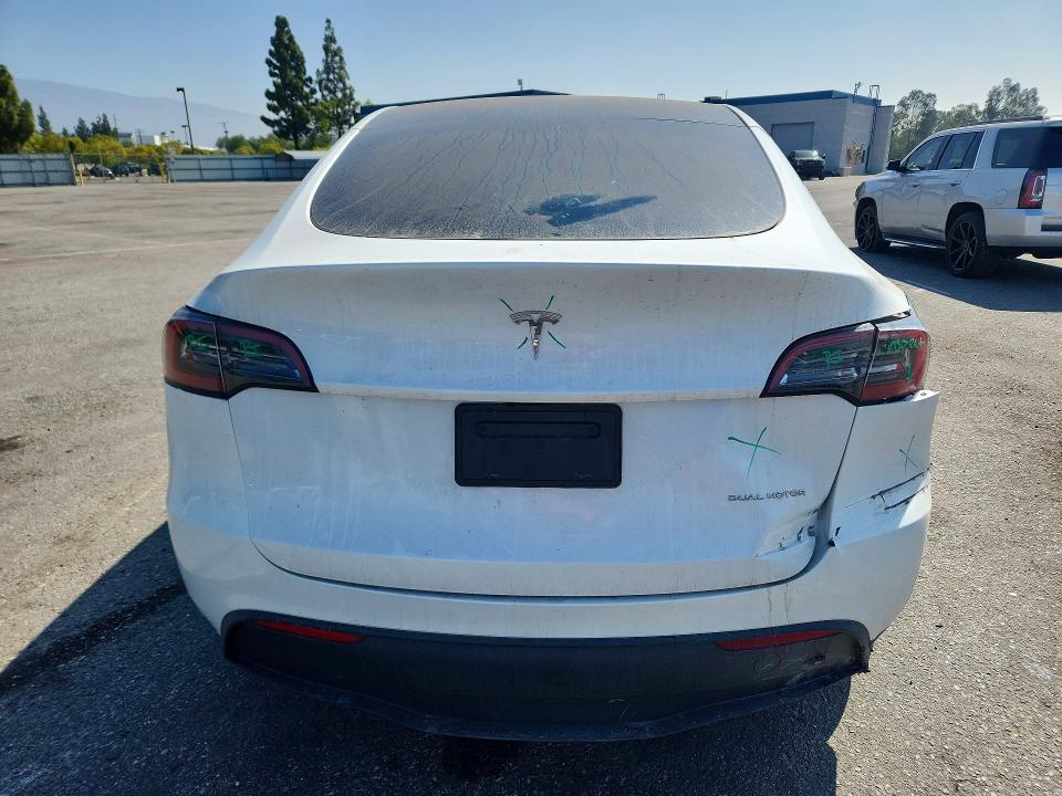 2023 TESLA MODEL Y — Фото 6 из 12