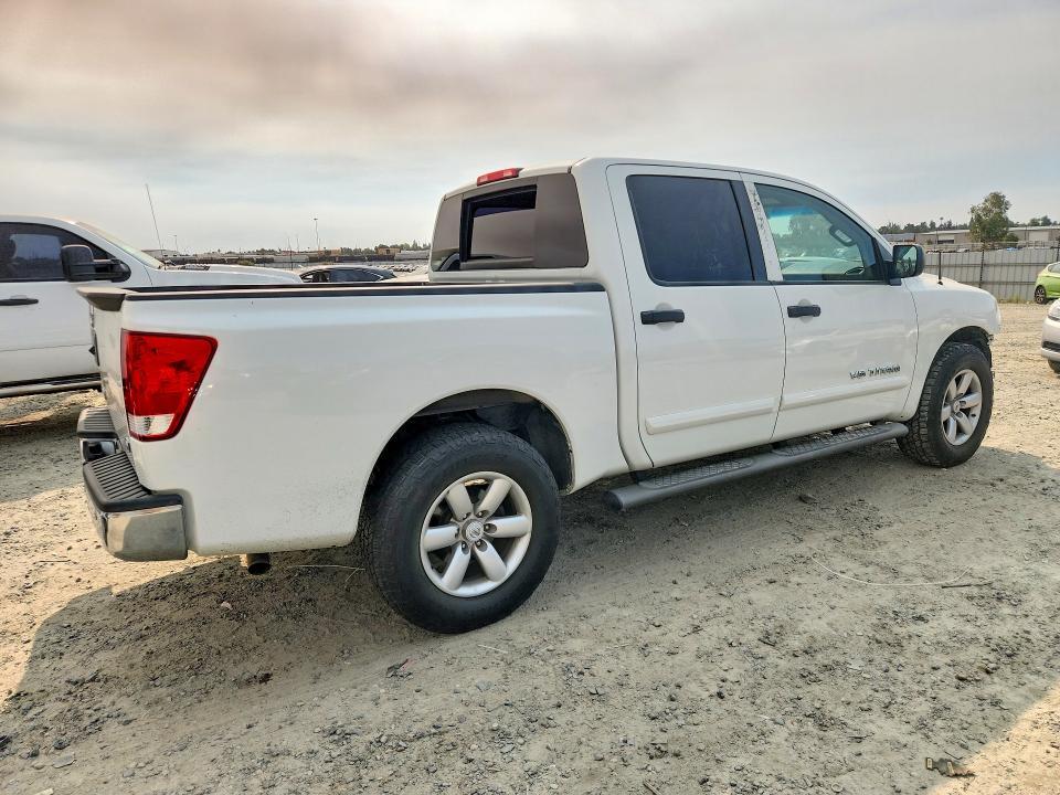 2014 NISSAN TITAN SV — Фото 3 из 13