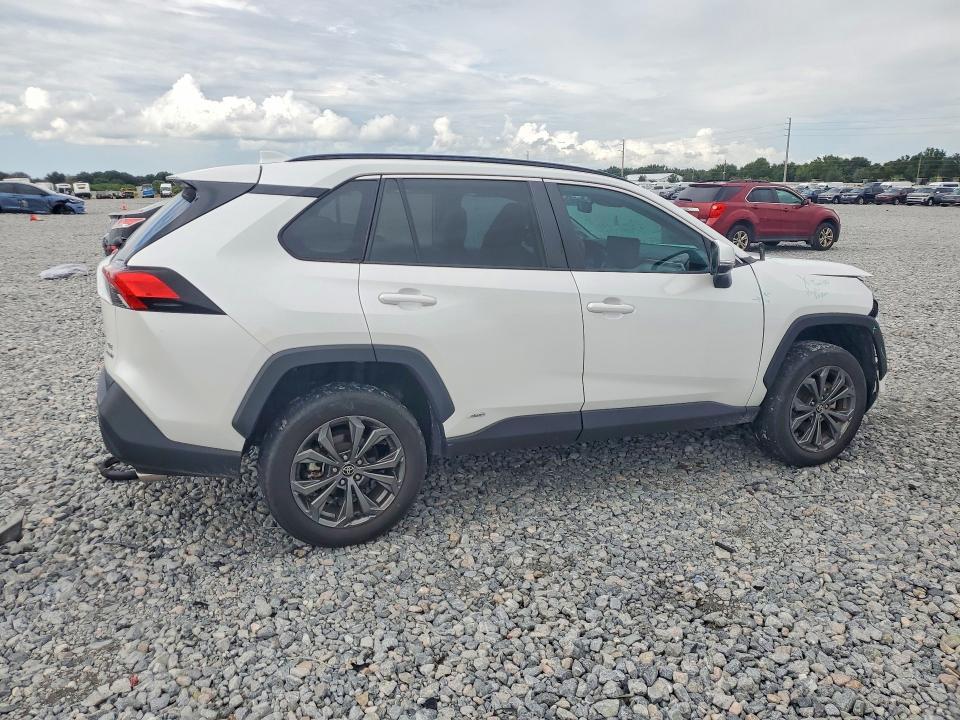 2023 TOYOTA RAV4 XLE PREMIUM — Фото 3 из 13