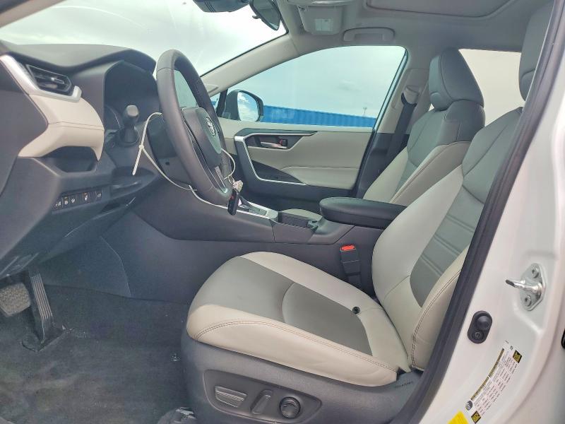 2023 TOYOTA RAV4 XLE PREMIUM — Фото 7 из 13