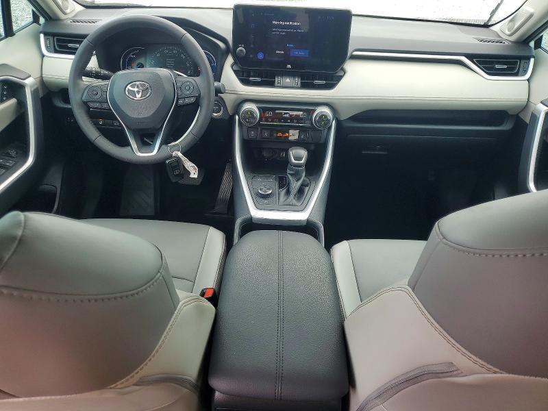 2023 TOYOTA RAV4 XLE PREMIUM — Фото 8 из 13