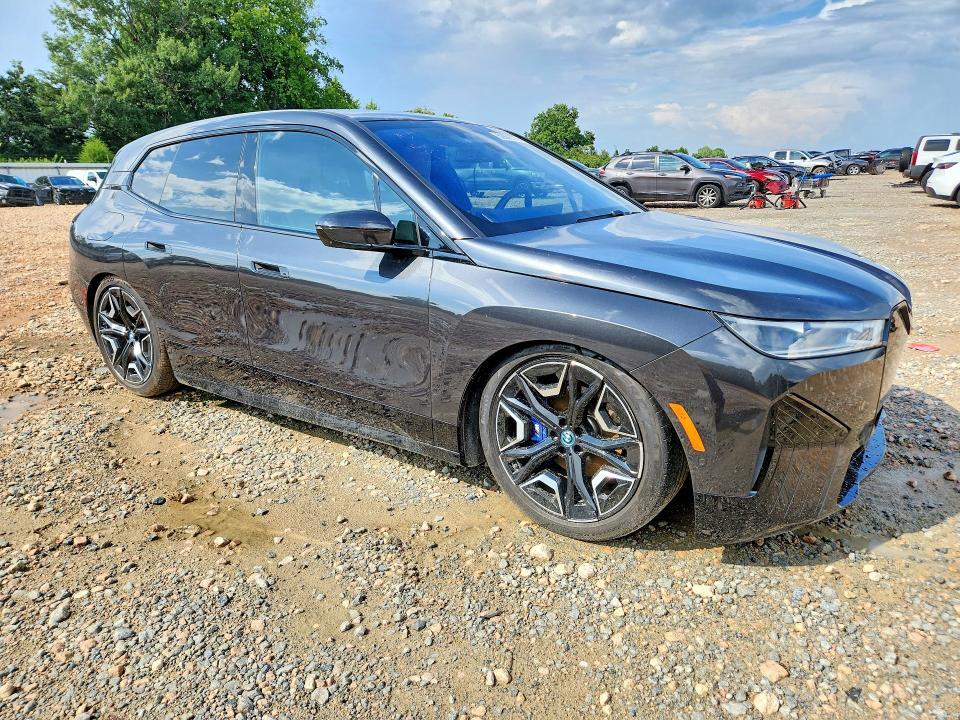 2024 BMW IX M60 — Фото 4 из 13
