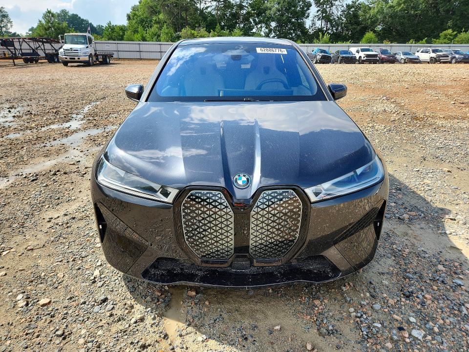 2024 BMW IX M60 — Фото 5 из 13