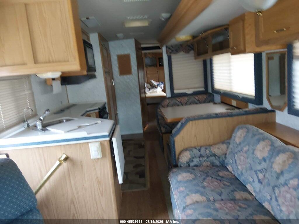 3FCMF53G7VJA17261 1997 PACE ARROW F530 photo no. 8