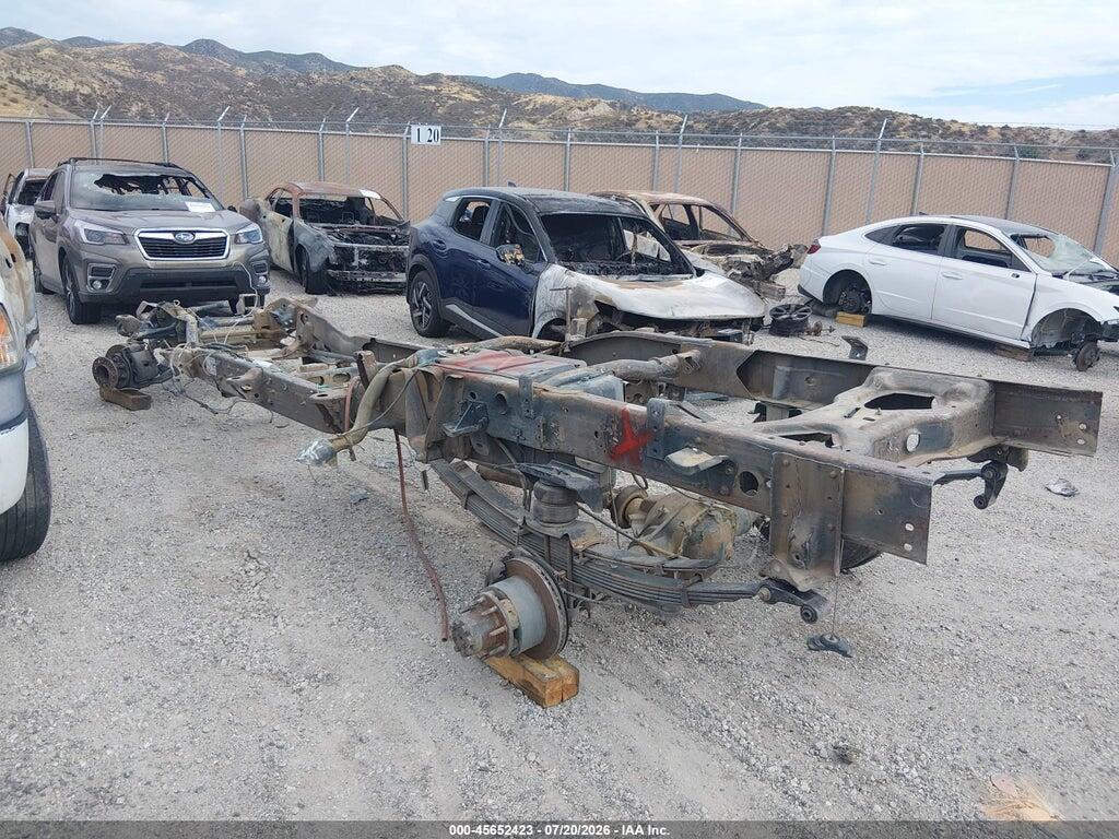 1GCJC33131F173074 2001 CHEVROLET SILVERADO 3500 photo no. 3