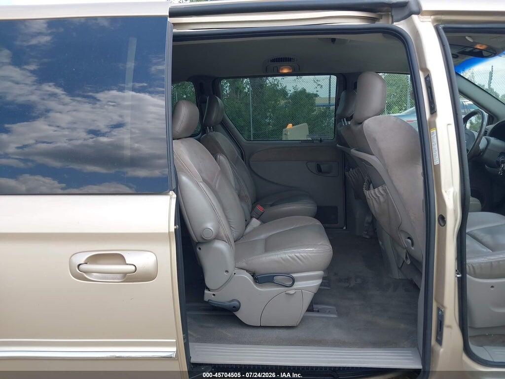 2C8GP64L61R139797 2001 CHRYSLER TOWN & COUNTRY photo no. 8