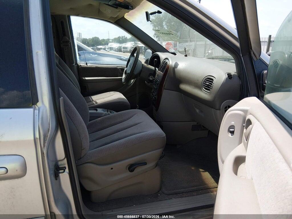 2C8GP74L11R288348 2001 CHRYSLER TOWN & COUNTRY photo no. 5