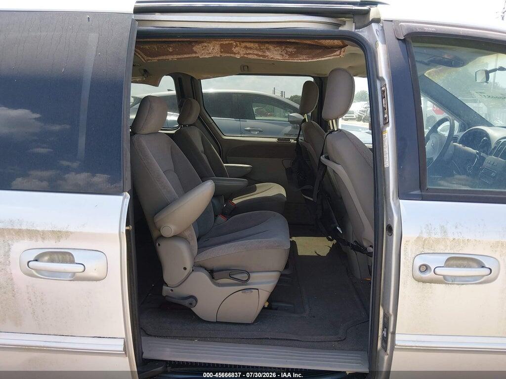 2C8GP74L11R288348 2001 CHRYSLER TOWN & COUNTRY photo no. 8
