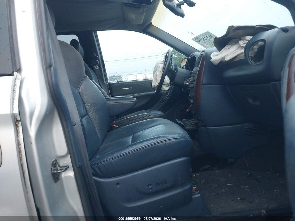 2C8GP64L31R376313 2001 CHRYSLER TOWN & COUNTRY photo no. 5