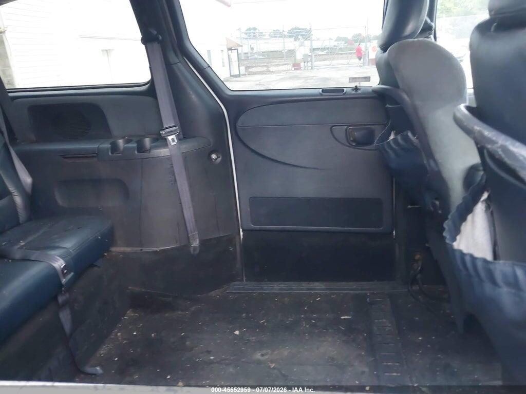 2C8GP64L31R376313 2001 CHRYSLER TOWN & COUNTRY photo no. 8