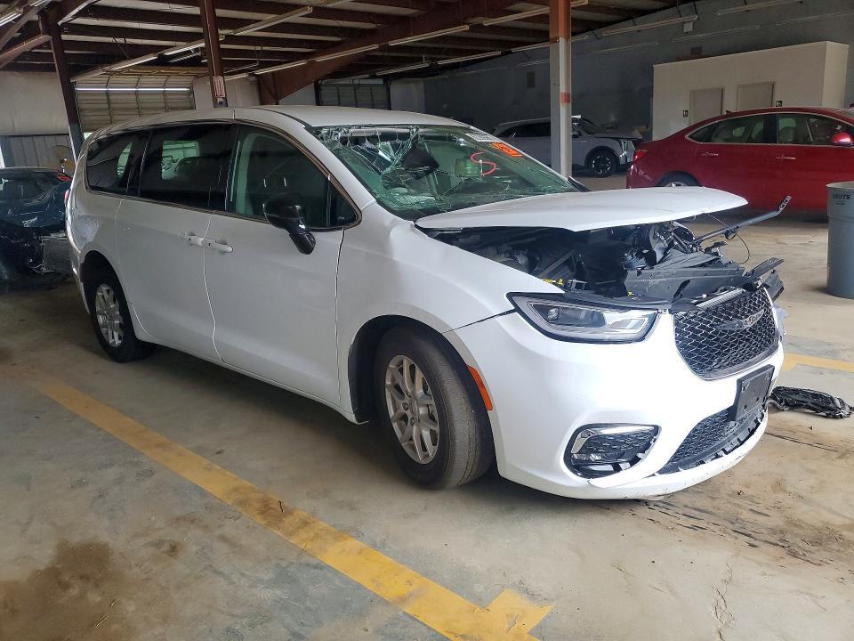 2024 CHRYSLER PACIFICA TOURING L — Фото 4 из 12