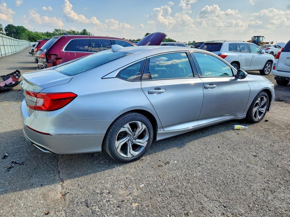 1HGCV1F4XJA076949 2018 HONDA ACCORD photo no. 3