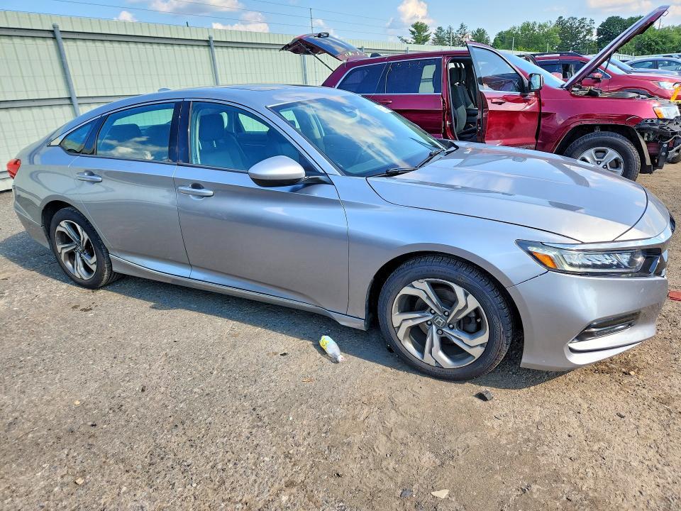 1HGCV1F4XJA076949 2018 HONDA ACCORD photo no. 4