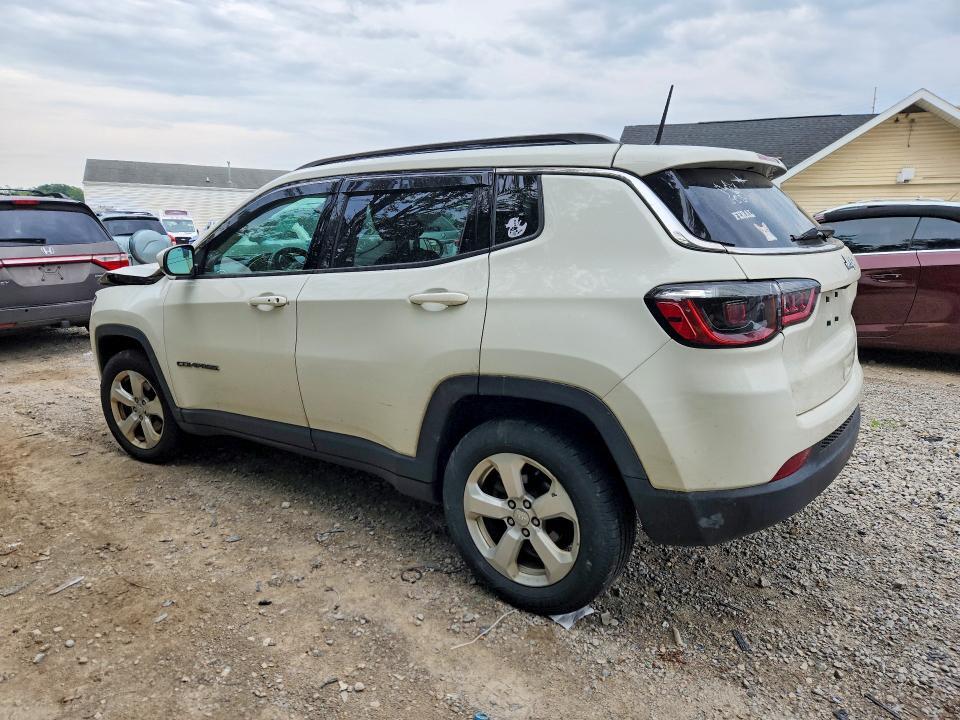 3C4NJCBB3JT226864 2018 JEEP COMPASS photo no. 2