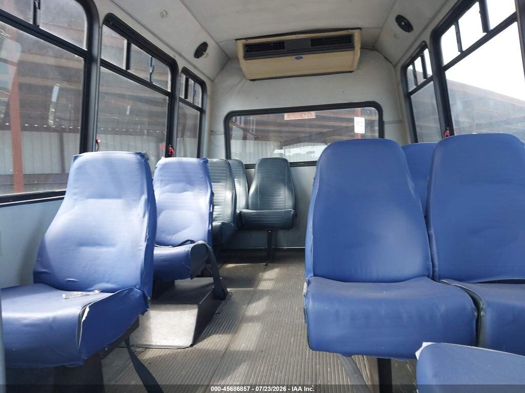 1FDWE35F81HA97408 2001 FORD E-350 CUTAWAY photo no. 6
