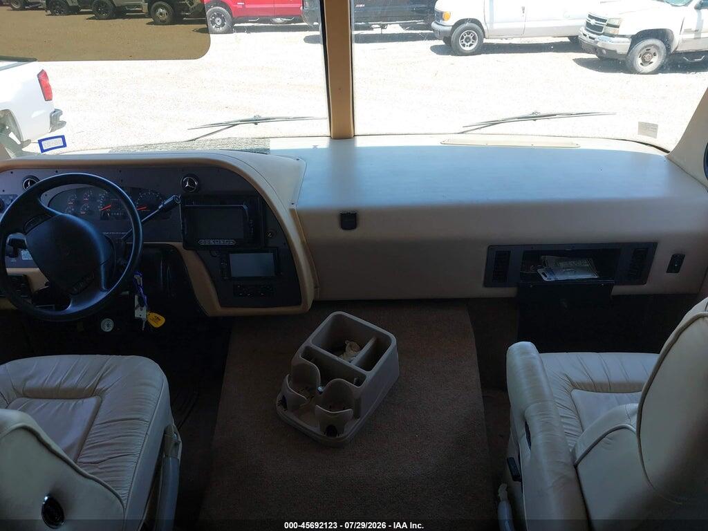 1FCMF53S310A00067 2001 FORD F550 photo no. 5
