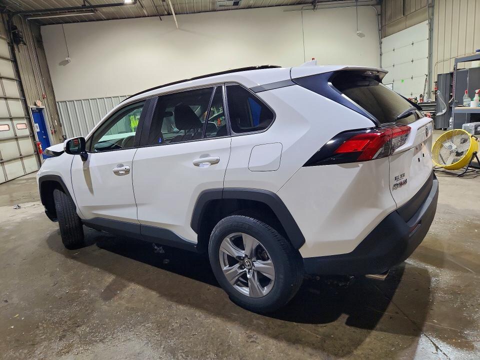 2024 TOYOTA RAV4 XLE — Фото 2 из 13