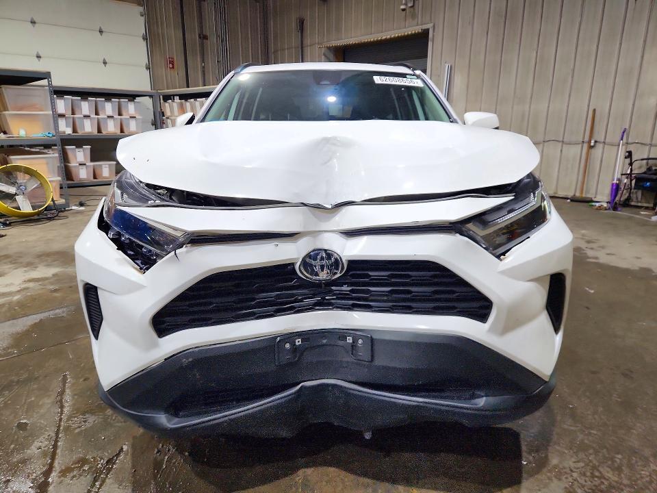 2024 TOYOTA RAV4 XLE — Фото 5 из 13