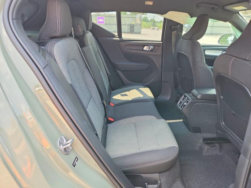 2024 VOLVO XC40 CORE — Фото 11 из 13
