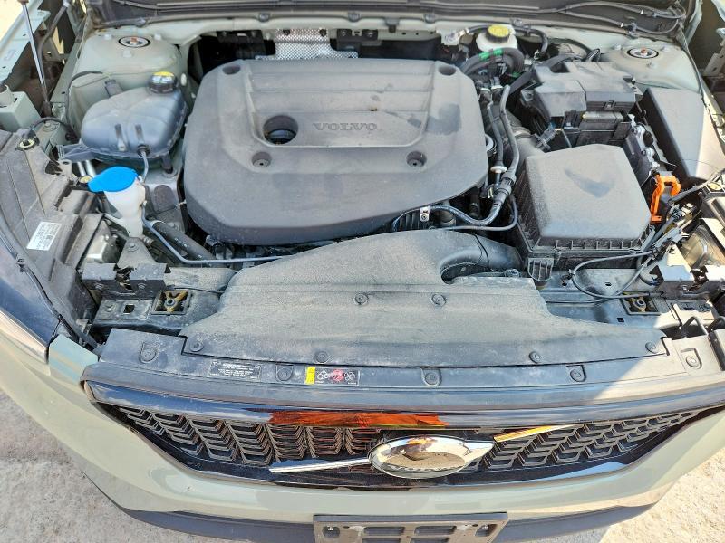 2024 VOLVO XC40 CORE — Фото 12 из 13