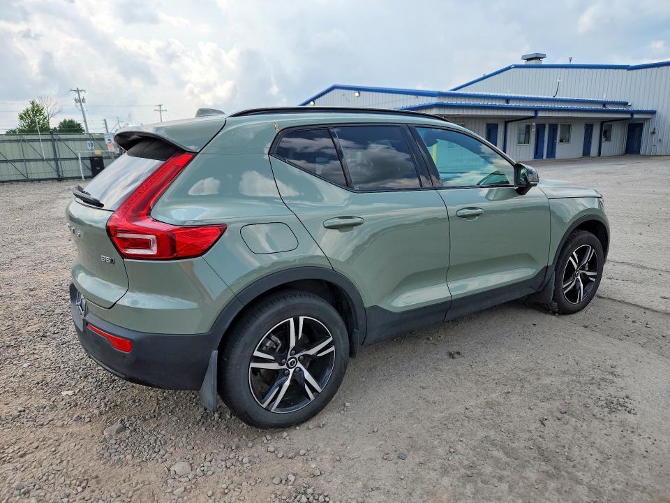 2024 VOLVO XC40 CORE — Фото 3 из 13