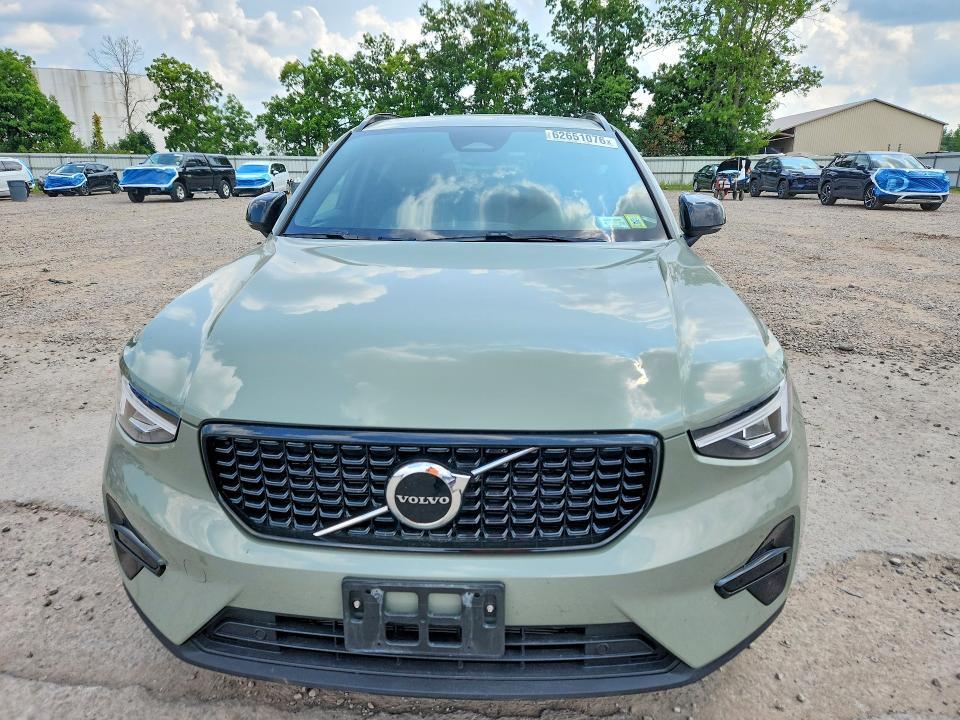 2024 VOLVO XC40 CORE — Фото 5 из 13