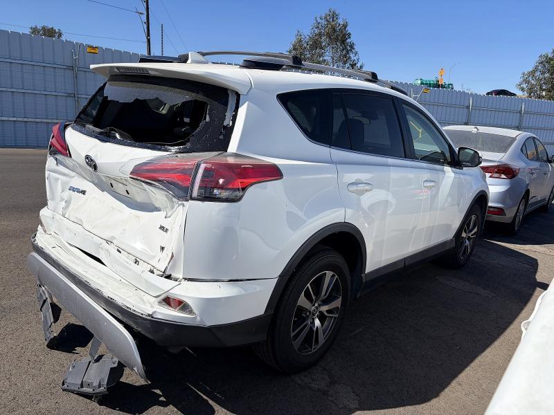 JTMWFREVXJJ725621 2018 TOYOTA RAV4 photo no. 3