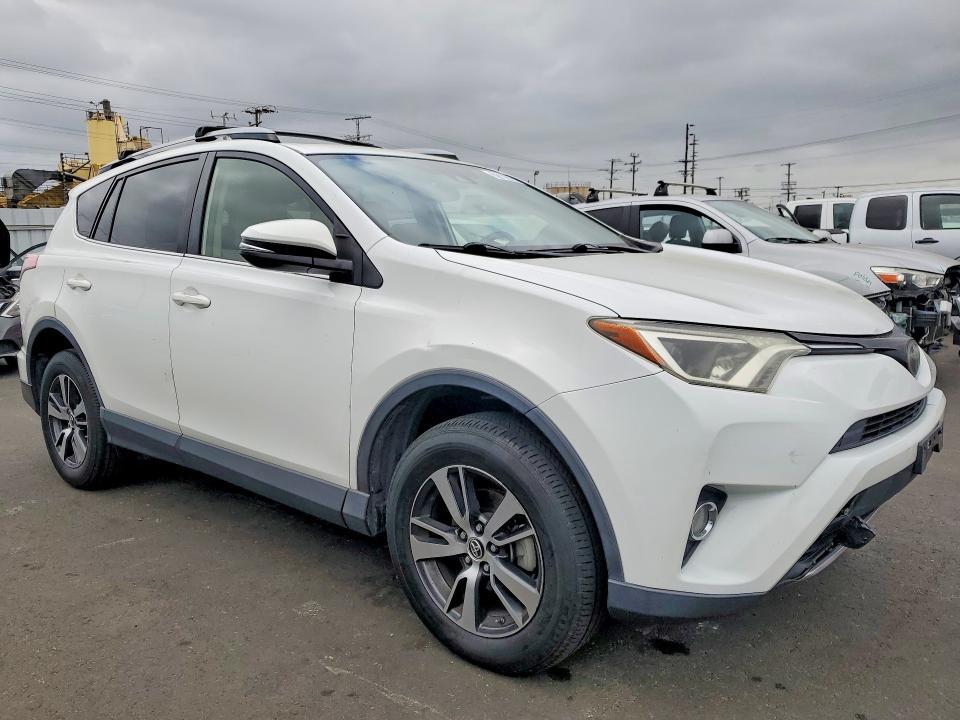 JTMWFREVXJJ725621 2018 TOYOTA RAV4 photo no. 4