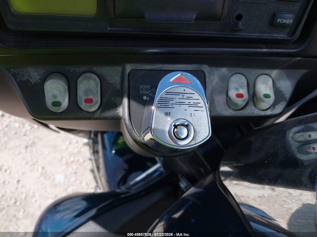 1HD1FCW141Y655462 2001 HARLEY-DAVIDSON FLHTCUI photo no. 11