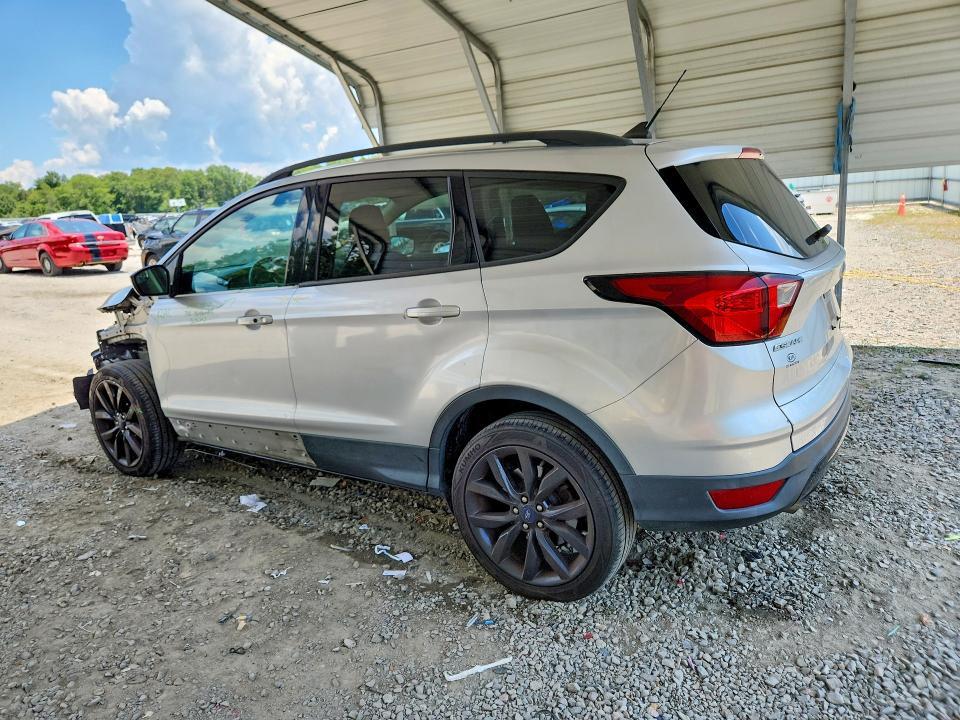 2019 FORD ESCAPE SE — Фото 2 из 13