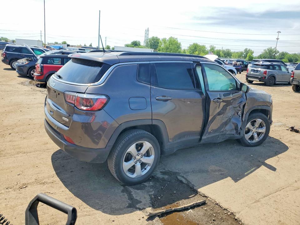 3C4NJDBB0KT597326 2019 JEEP COMPASS photo no. 3