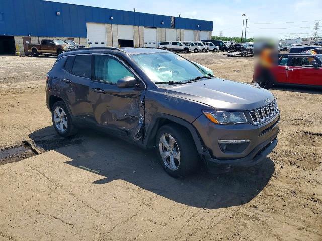 3C4NJDBB0KT597326 2019 JEEP COMPASS photo no. 4