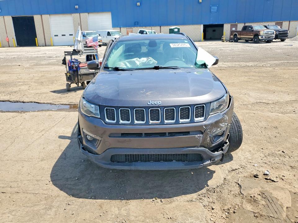 3C4NJDBB0KT597326 2019 JEEP COMPASS photo no. 5