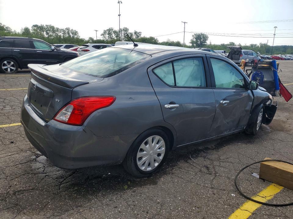 2019 NISSAN VERSA SV — Фото 3 из 12
