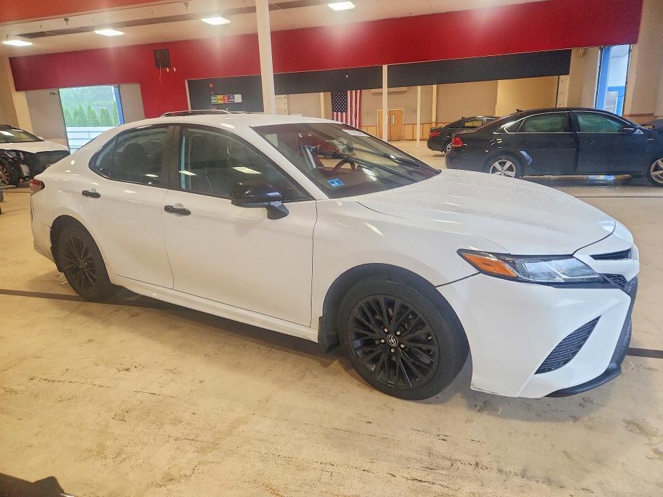 2019 TOYOTA CAMRY SE — Фото 4 из 12